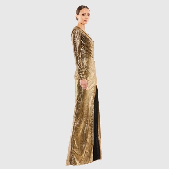 IEENA FOR MAC DUGGAL 26684 NWT
Metallic Long Sleeve Asymmetrical Ruched Gown - Picture 3 of 9